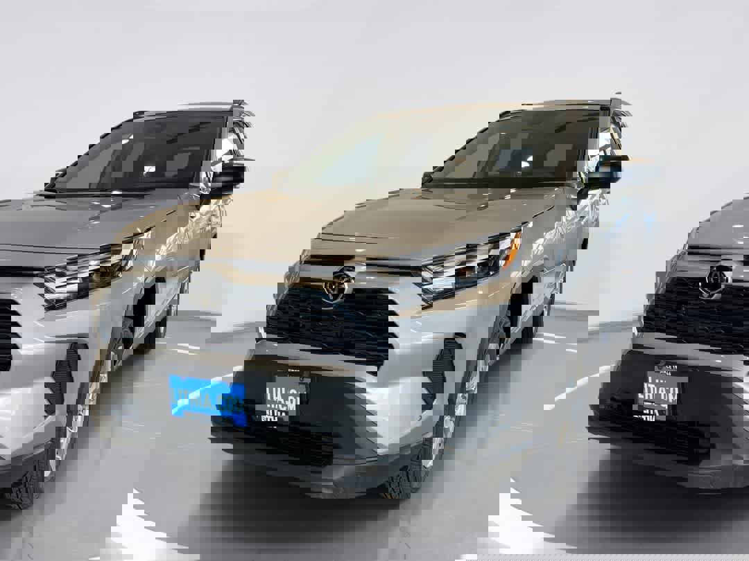 Used 2025 Toyota RAV4 LE AWD/4WD image 1