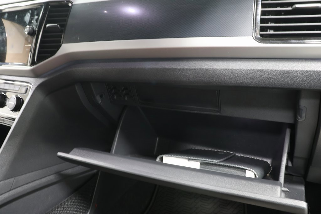 Used 2022 Volkswagen Atlas Cross Sport SEL Premium R-Line image 32