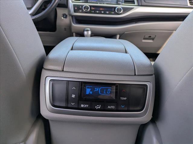 Used 2019 Toyota Highlander XLE image 19