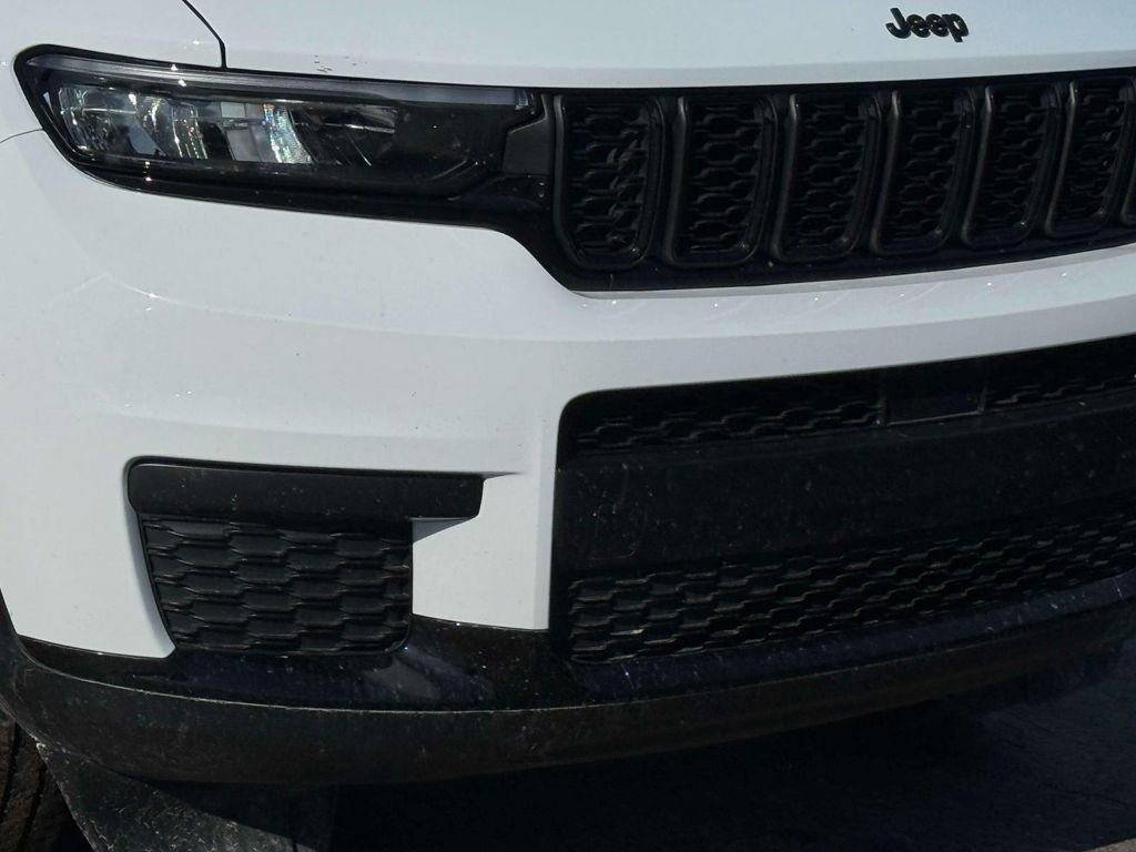 Used 2023 Jeep Grand Cherokee L Laredo image 5