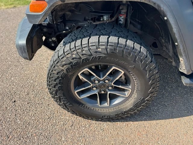 Certified 2024 Jeep Gladiator Mojave w/ Technology Group AWD/4WD image 8