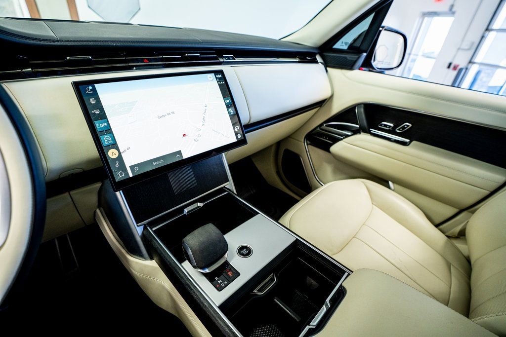 Used 2024 Land Rover Range Rover Autobiography image 45