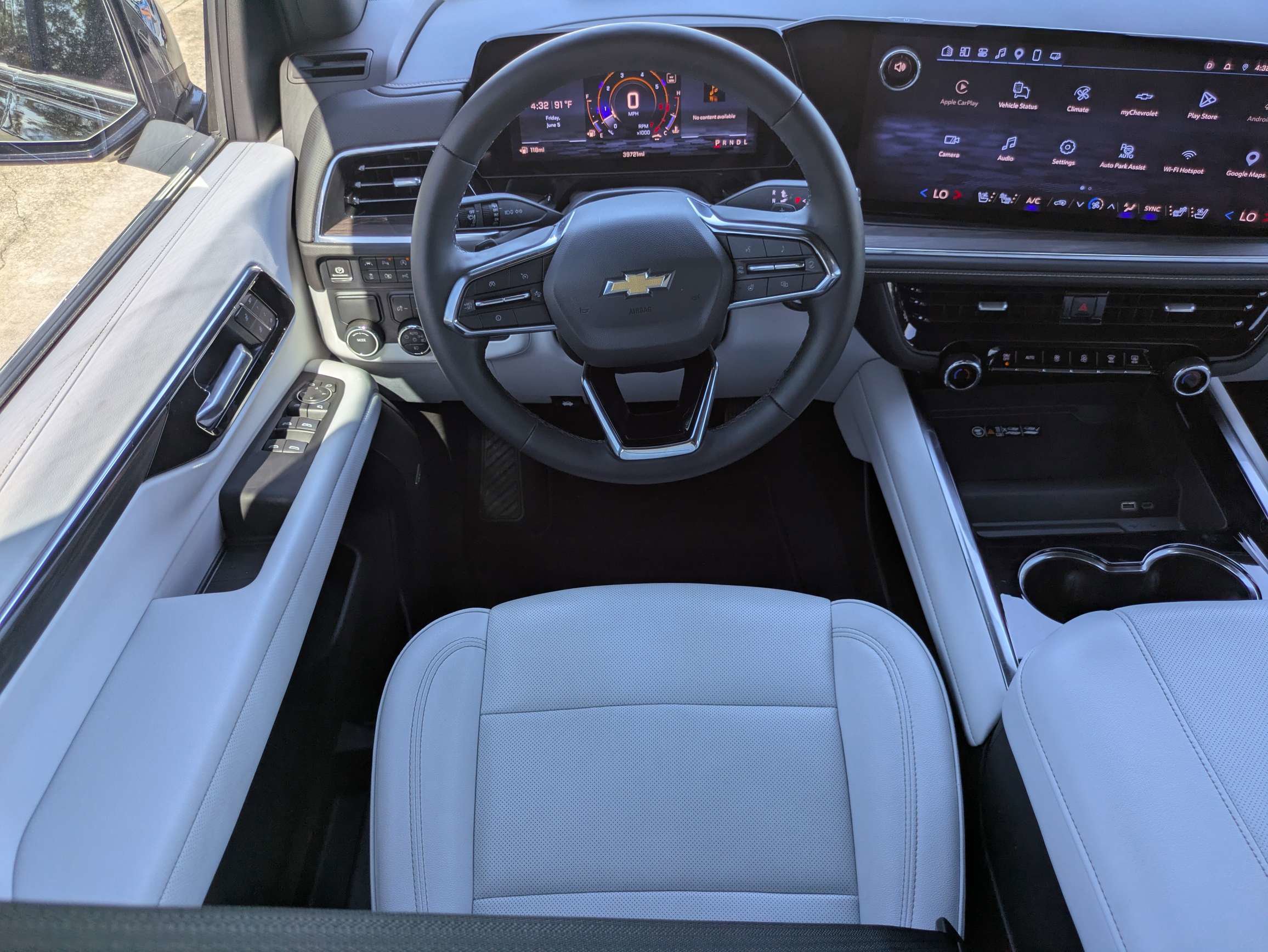 Certified 2025 Chevrolet Tahoe Premier w/ Sun And Tow Package RWD image 4