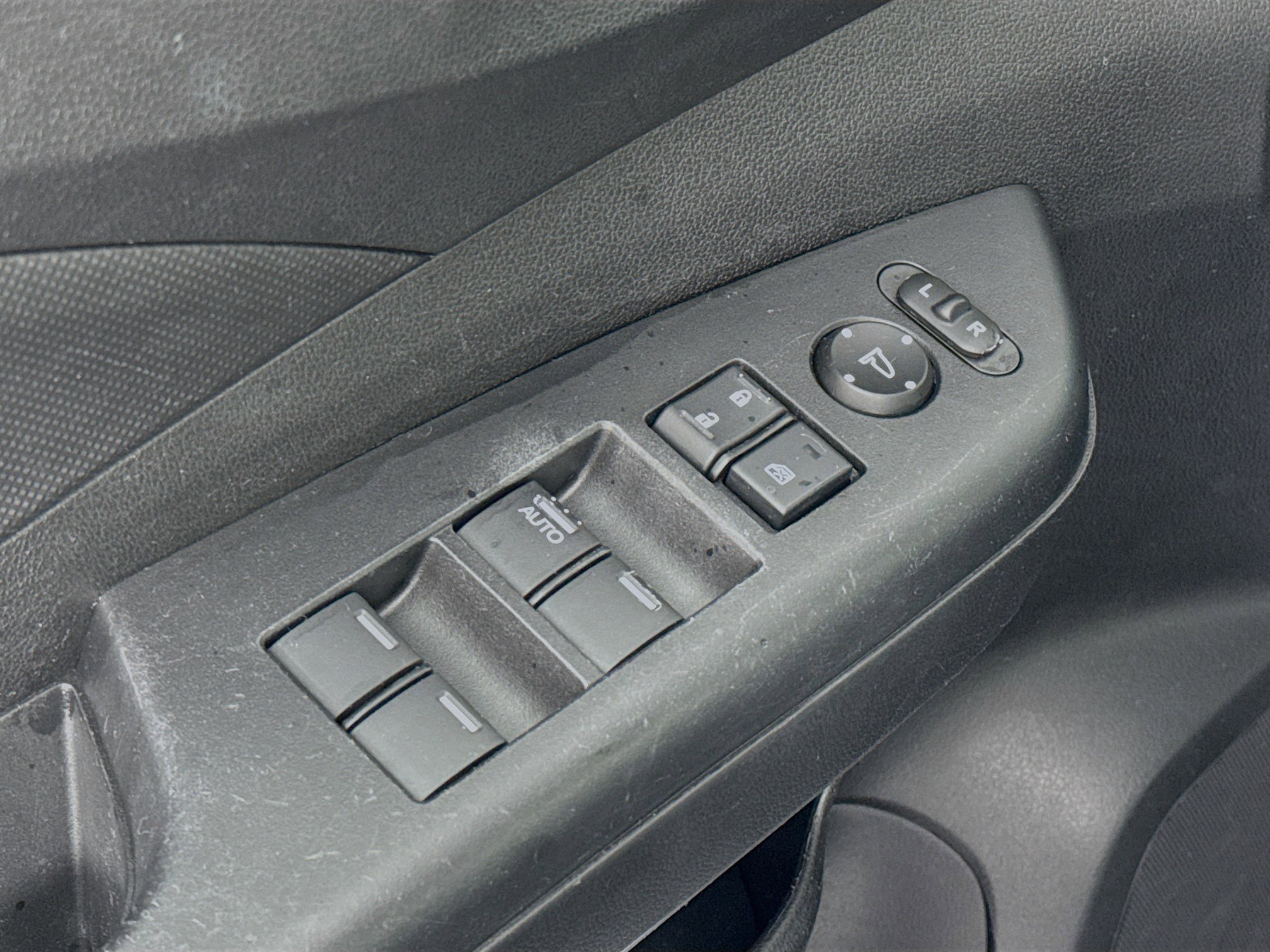 Used 2015 Honda CR-V LX image 17