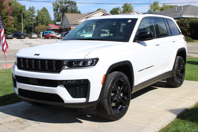 New 2027 Jeep Grand Cherokee Limited w/ Limited Altitude Package AWD/4WD image 7
