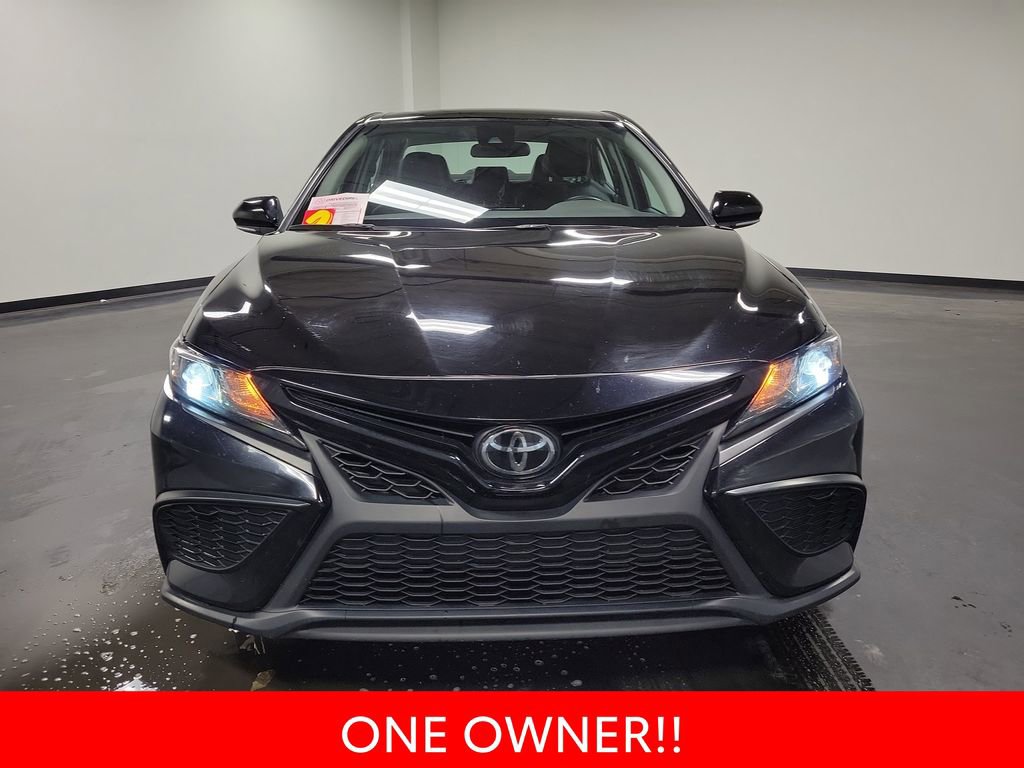 Used 2024 Toyota Camry SE image 3