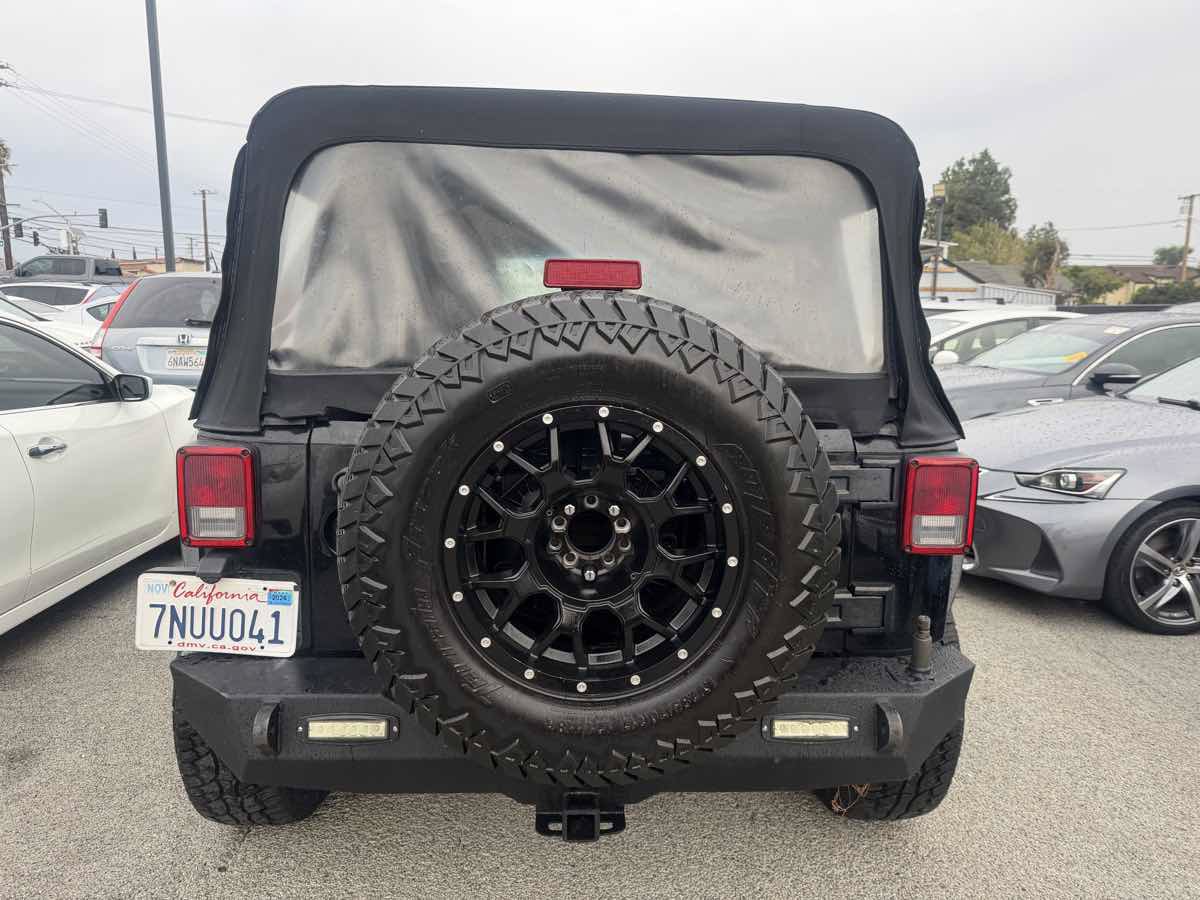 Used 2016 Jeep Wrangler Unlimited Sport w/ Connectivity Group AWD/4WD image 4