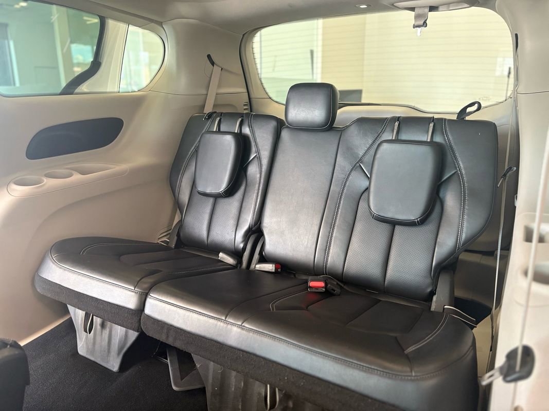 Used 2024 Chrysler Pacifica Touring-L FWD image 28