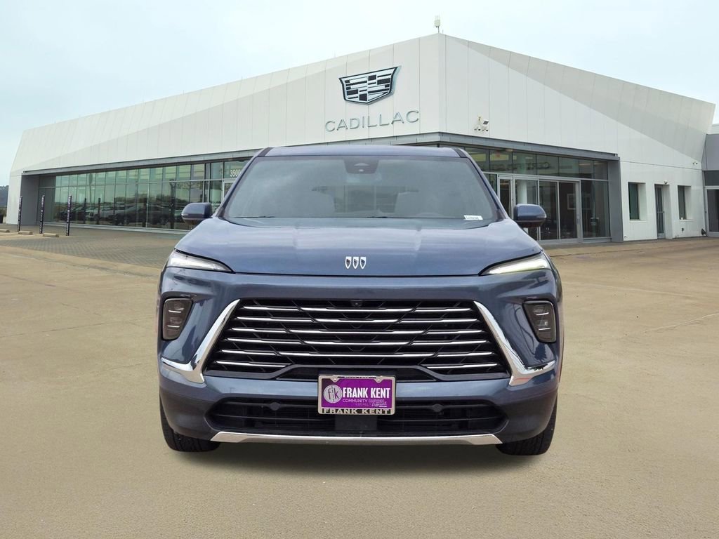 Used 2025 Buick Enclave Preferred image 2