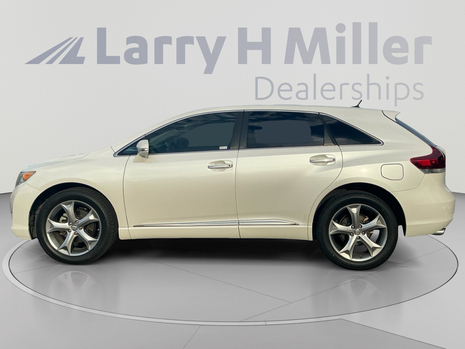 Used 2013 Toyota Venza XLE FWD image 2