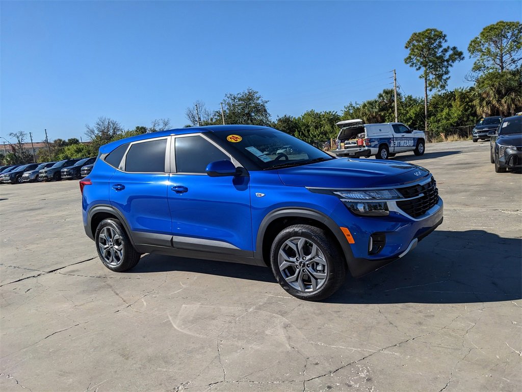 Certified 2024 Kia Seltos LX image 2
