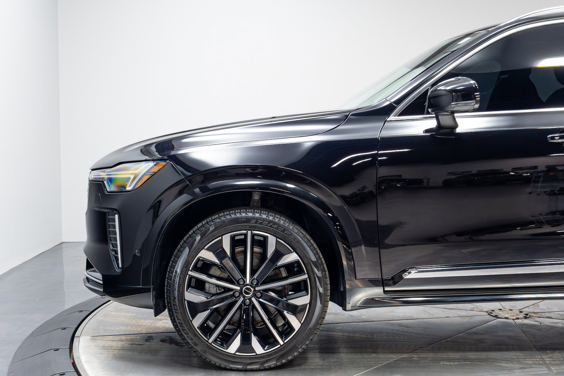 Used 2025 Volvo XC90 B6 Plus image 44