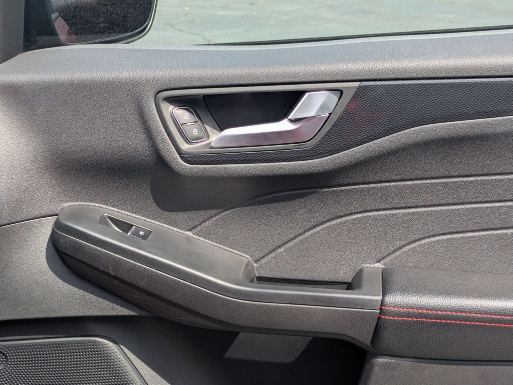 Used 2025 Ford Escape ST-Line FWD image 33