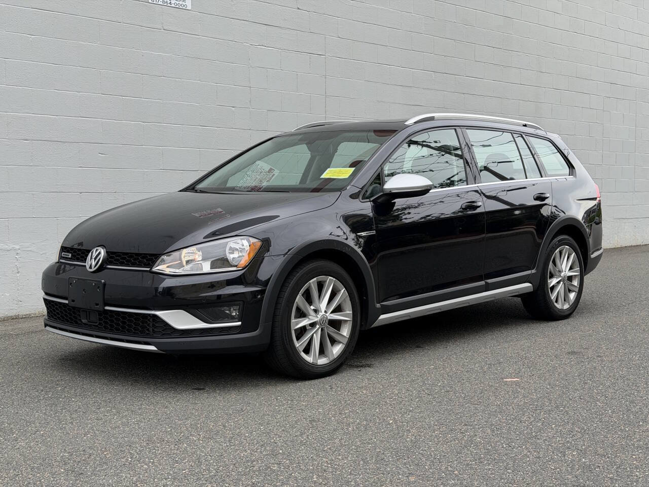 Used 2017 Volkswagen Golf Alltrack SE AWD/4WD image 2