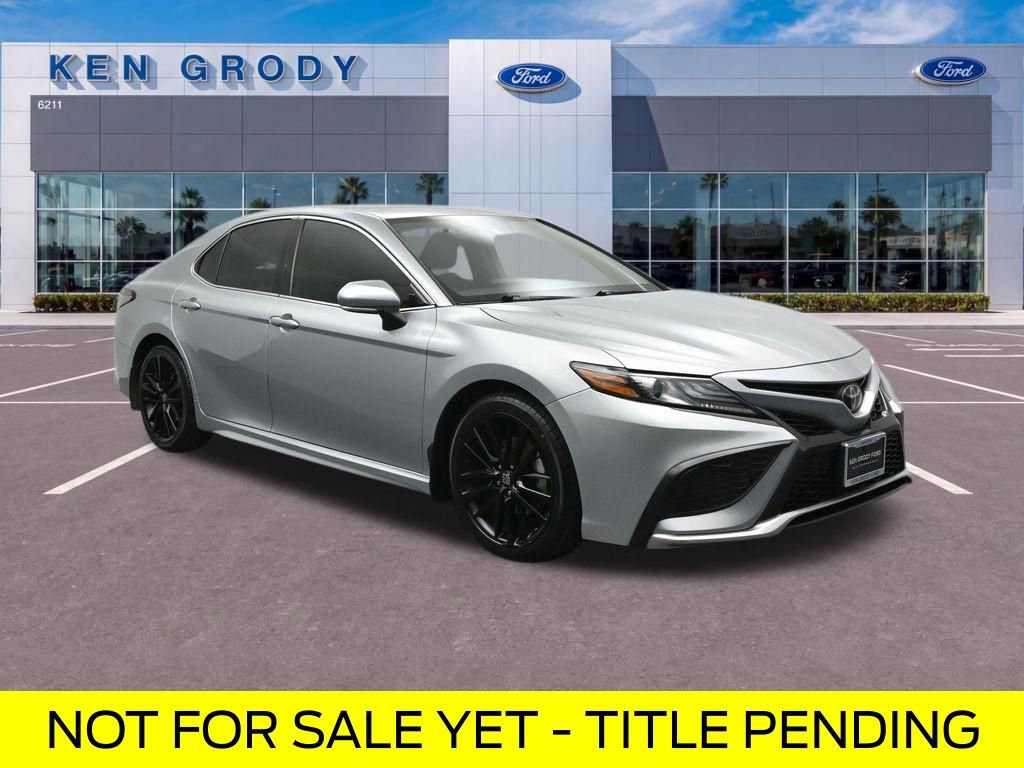 Used 2022 Toyota Camry XSE FWD image 1