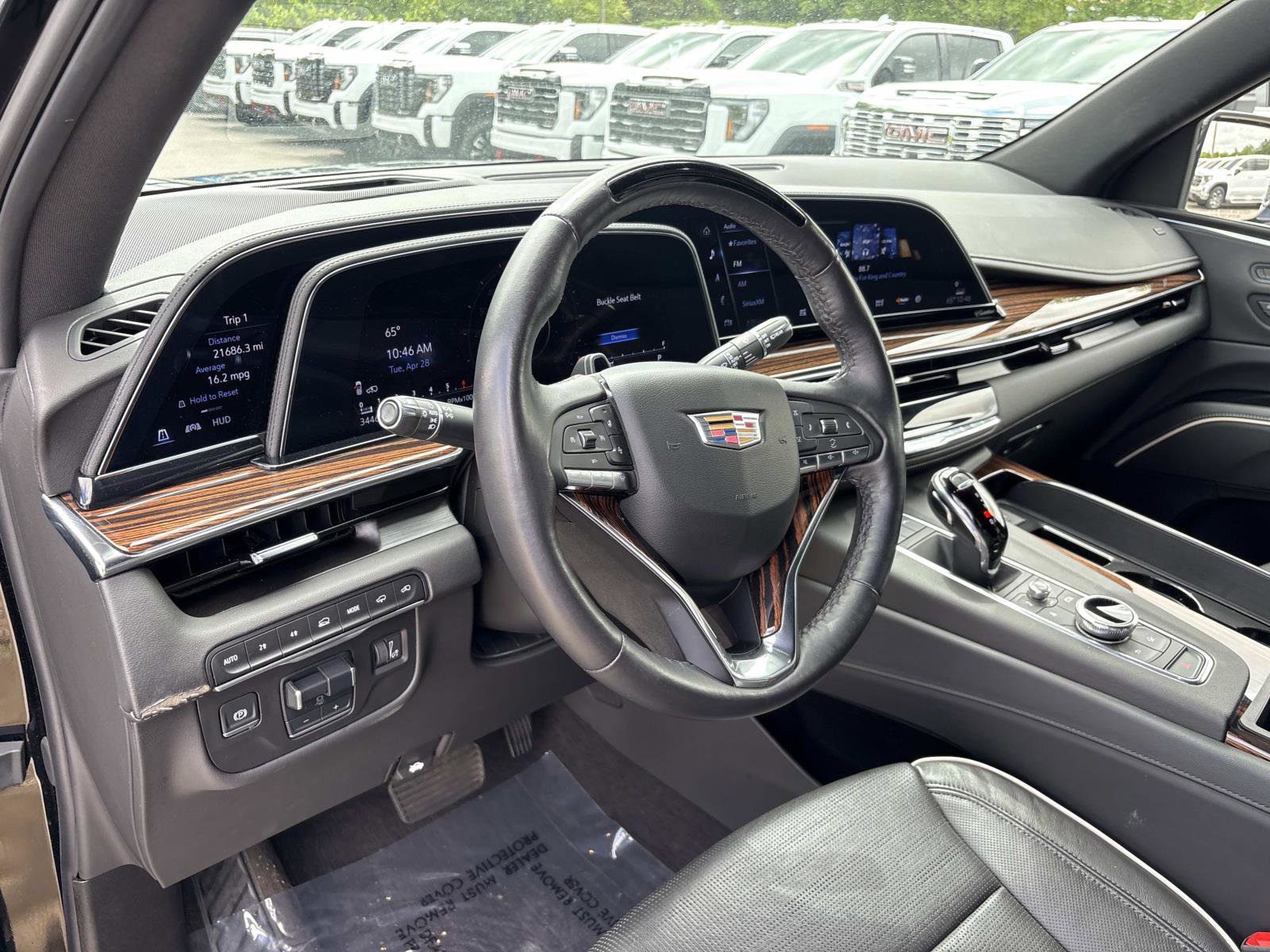 Used 2024 Cadillac Escalade Premium Luxury w/ Performance Package AWD/4WD image 18