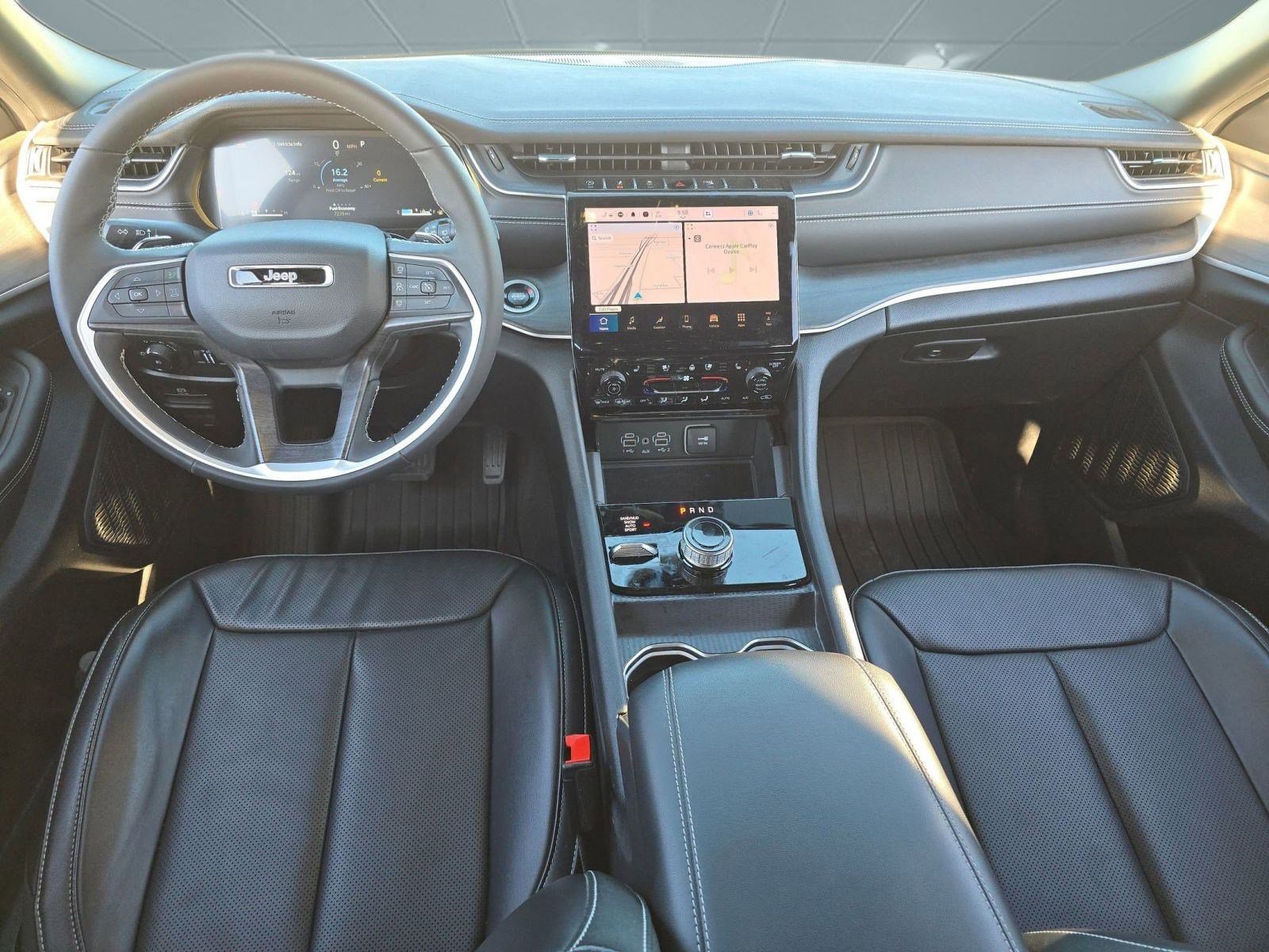 Used 2025 Jeep Grand Cherokee L Limited w/ Luxury Tech Group II image 4