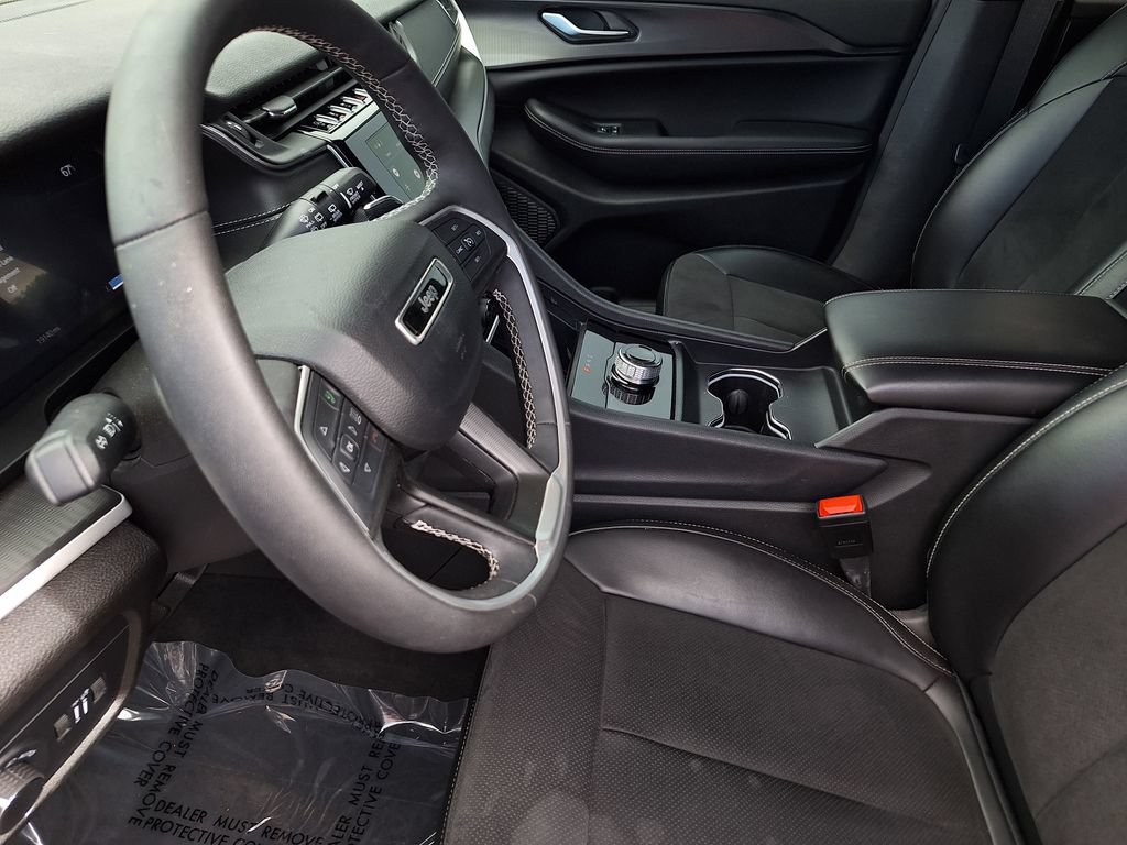 Used 2023 Jeep Grand Cherokee Altitude AWD/4WD image 10