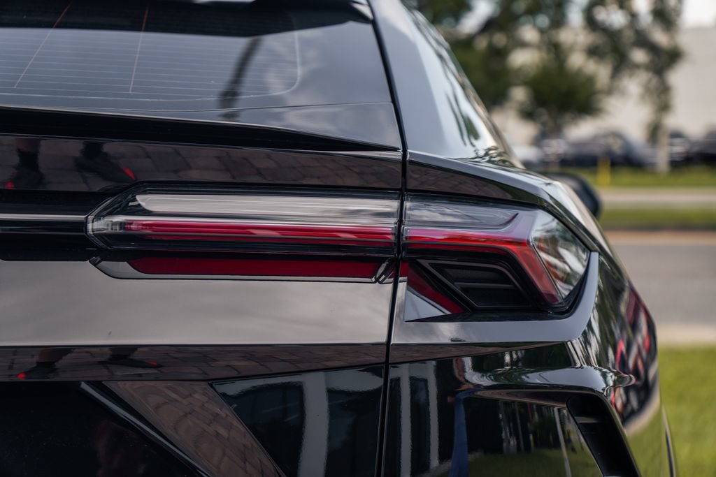 Used 2021 Lamborghini Urus AWD/4WD image 13