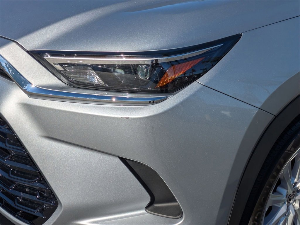 Used 2025 Toyota Grand Highlander AWD image 11
