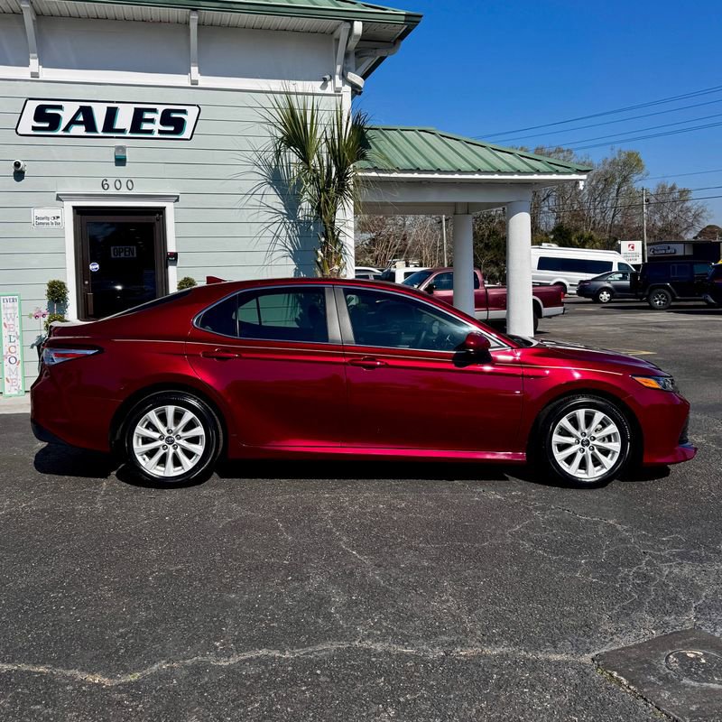 Used 2019 Toyota Camry LE image 6
