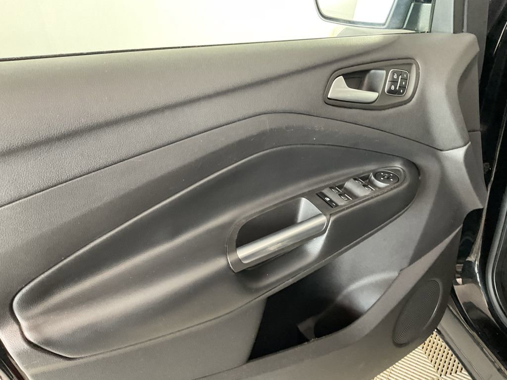 Used 2019 Ford Escape Titanium AWD/4WD image 17
