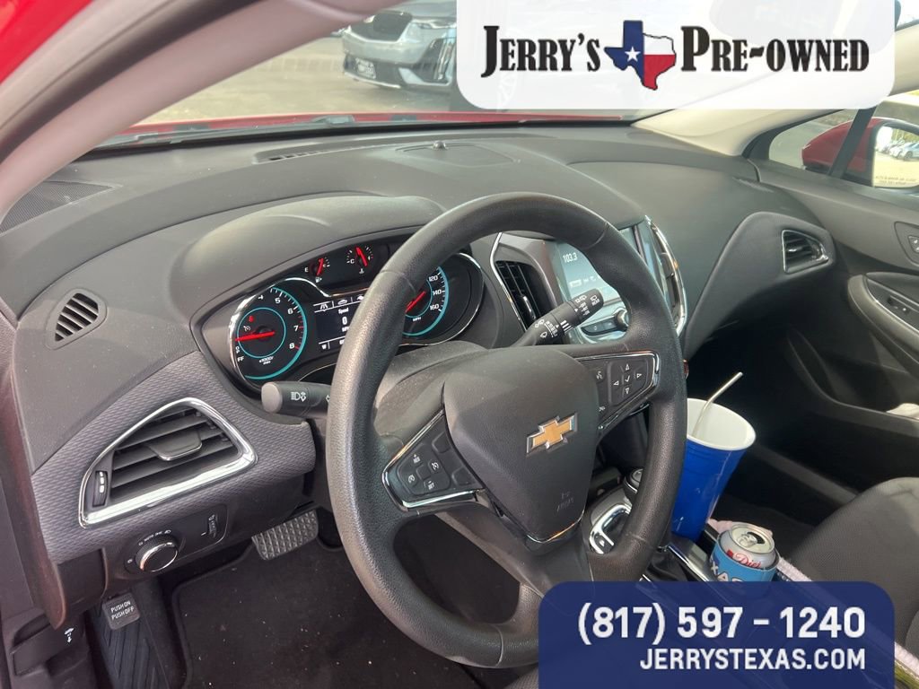 Used 2018 Chevrolet Cruze LT w/ Convenience Package image 8