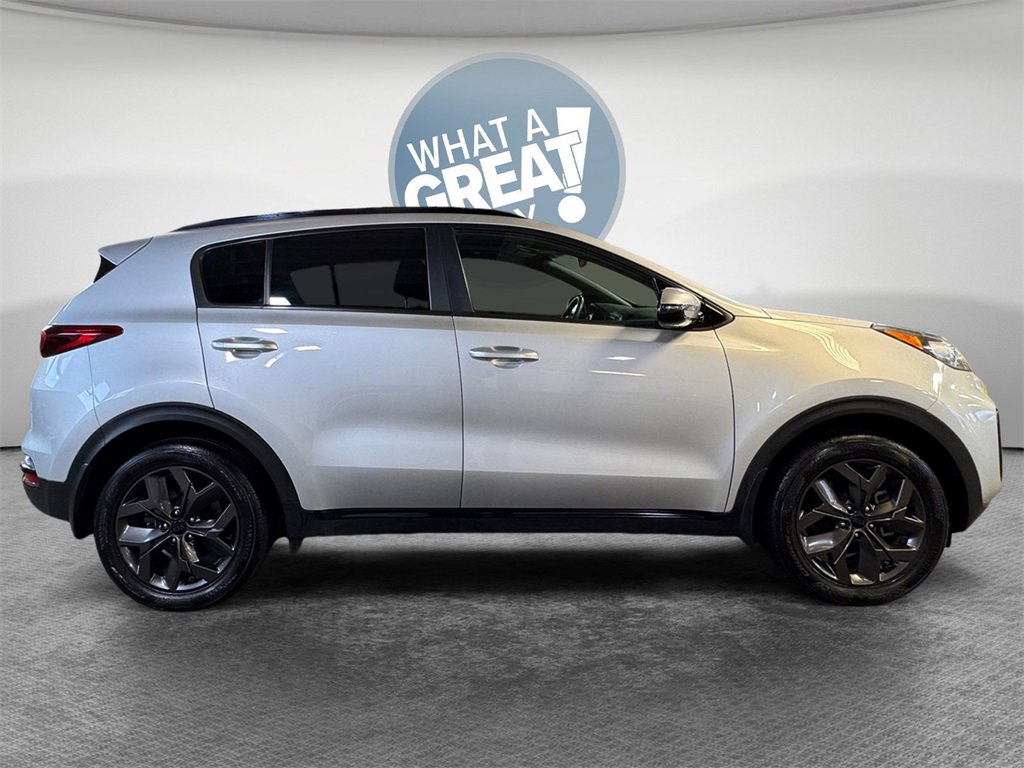 Certified 2022 Kia Sportage Nightfall Edition image 2