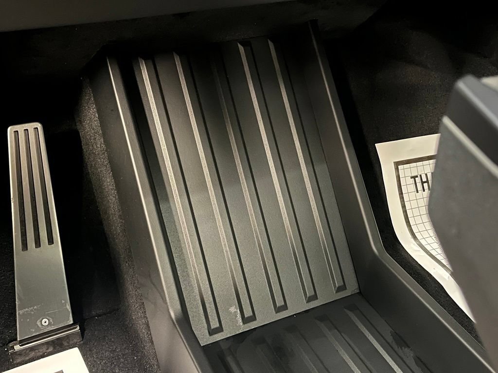 Used 2025 Tesla Cybertruck AWD Crew Cab image 12