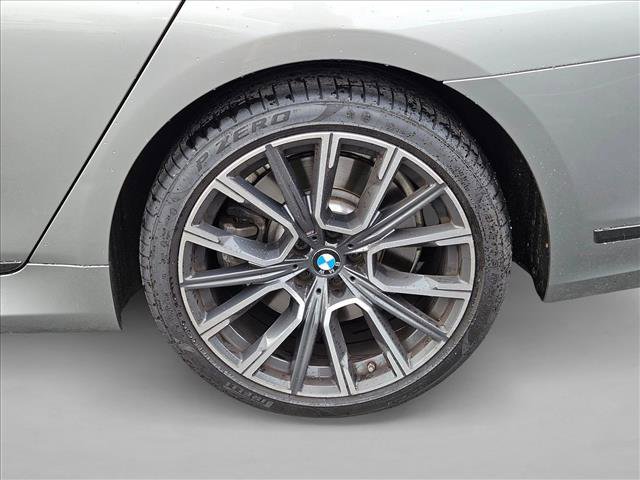 Used 2022 BMW 750i xDrive w/ M Sport Package image 23