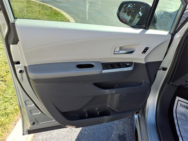 Used 2022 Toyota Sienna Limited image 9