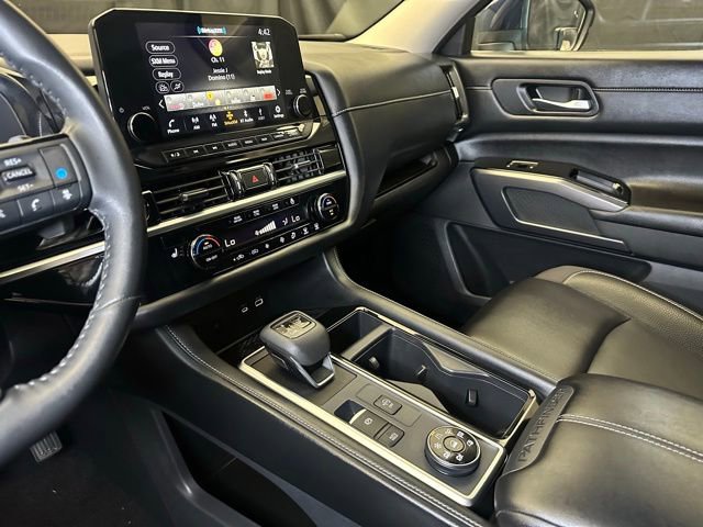Used 2023 Nissan Pathfinder SL AWD/4WD image 30