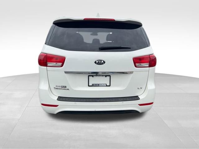 Used 2017 Kia Sedona LX w/ LX Essentials Premium Package FWD image 6