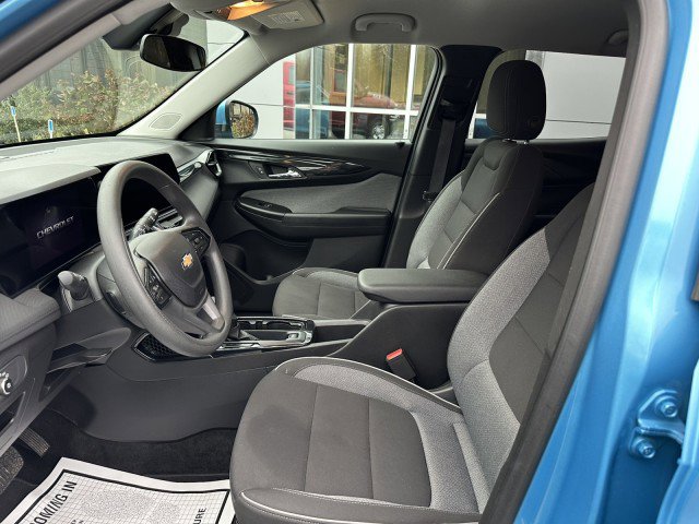 Used 2025 Chevrolet TrailBlazer LT image 2