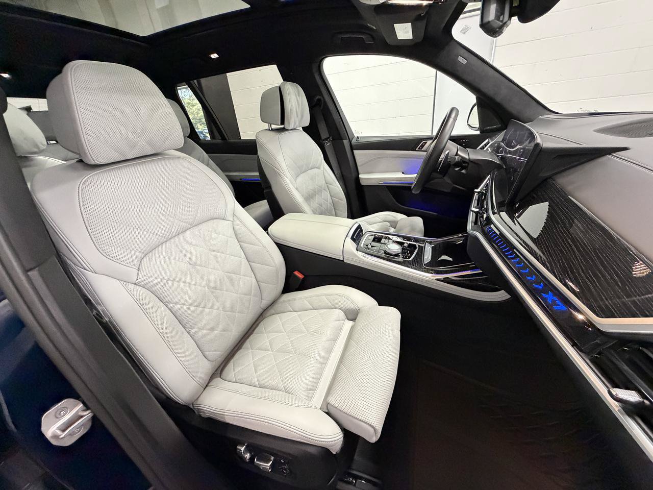 Used 2024 BMW X7 xDrive40i w/ Executive Package AWD/4WD image 23