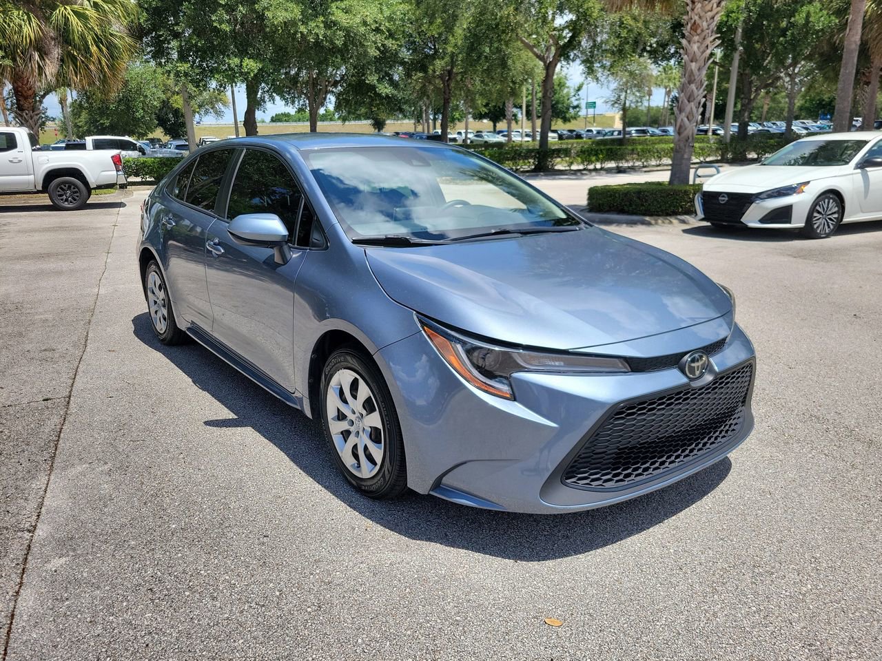 Used 2021 Toyota Corolla LE FWD image 2