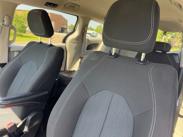 Certified 2022 Chrysler Voyager LX FWD image 11