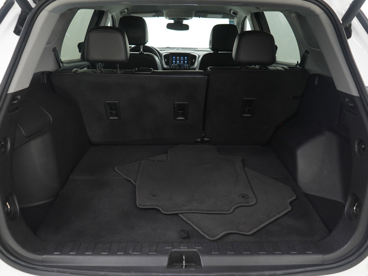 Used 2024 GMC Terrain SLT image 9