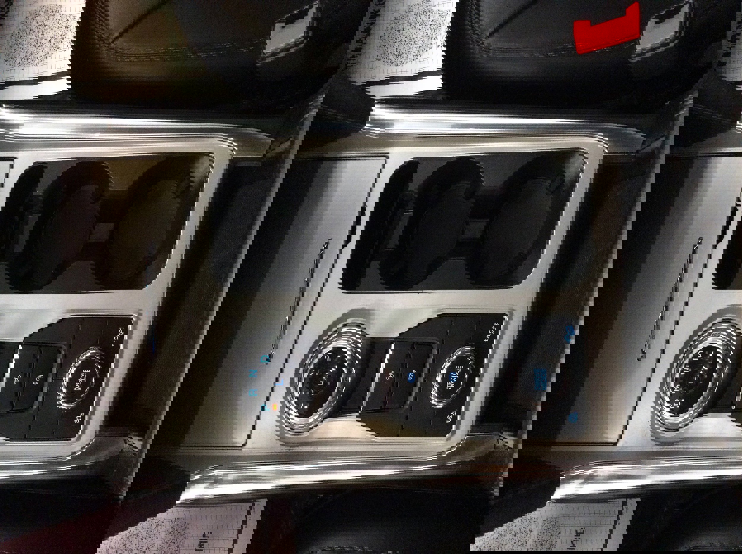 Used 2023 Ford Explorer XLT w/ Equipment Group 202A image 31