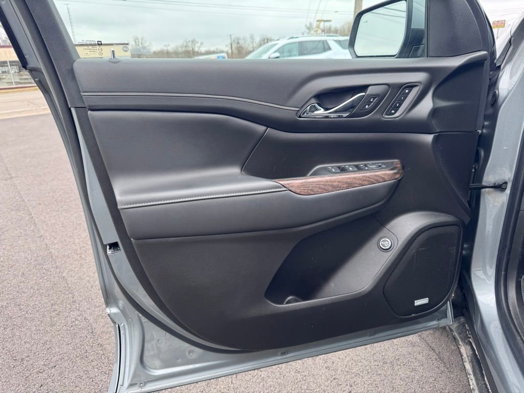 Used 2023 GMC Acadia Denali w/ Denali Ultimate Package image 8