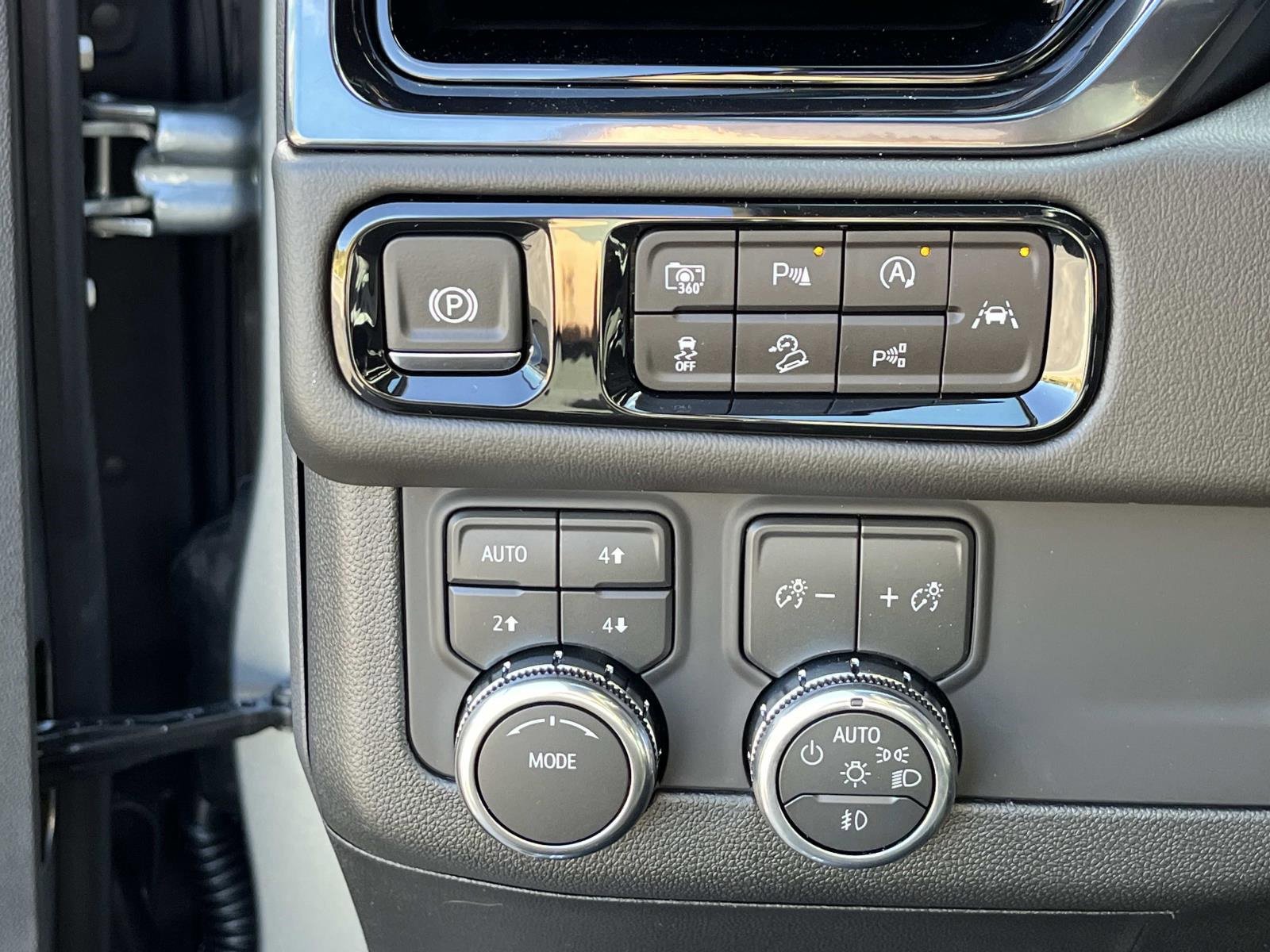 New 2026 GMC Yukon AT4 image 28