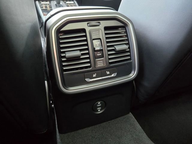 Used 2025 Porsche Macan image 18