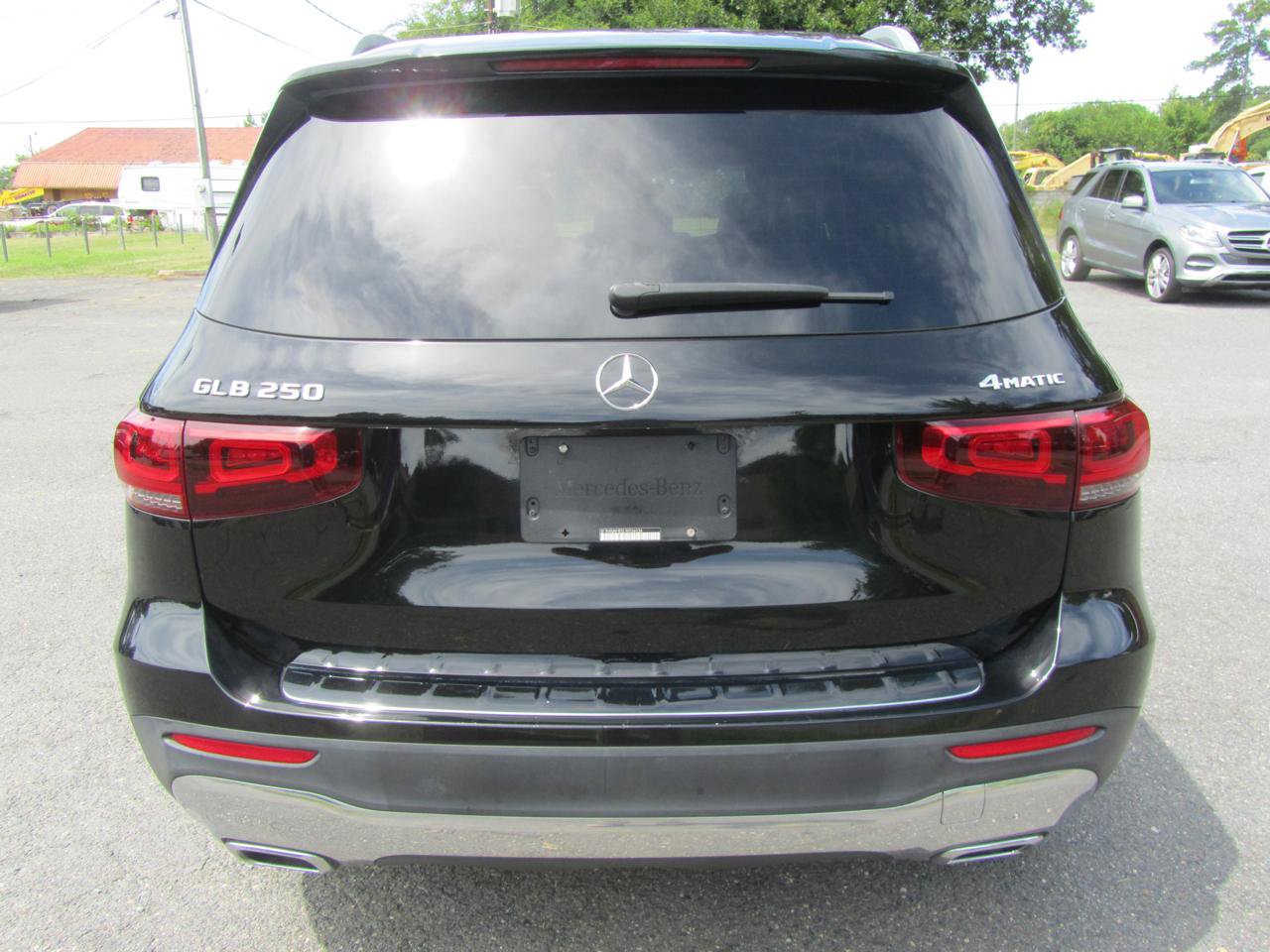 Used 2020 Mercedes-Benz GLB 250 4MATIC w/ Premium Package image 9