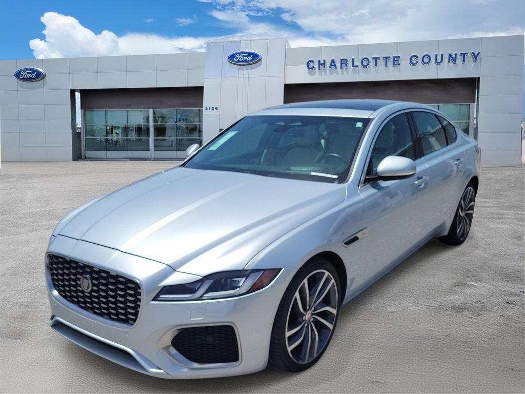 Used 2022 Jaguar XF SE RWD image 2