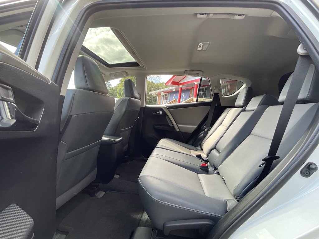 Used 2015 Toyota RAV4 Limited image 27