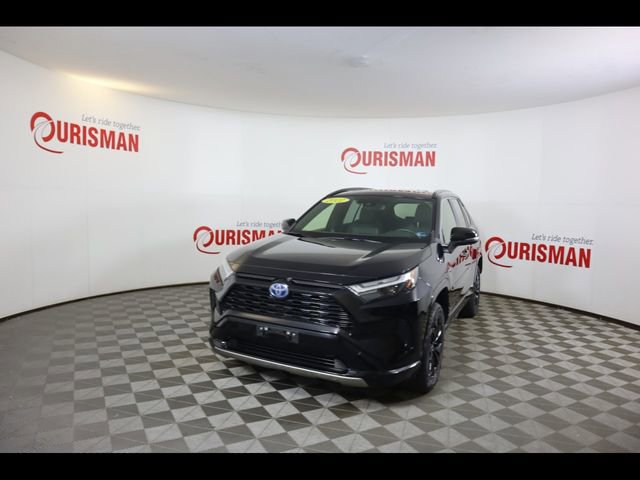 Used 2022 Toyota RAV4 SE w/ Convenience Package image 2