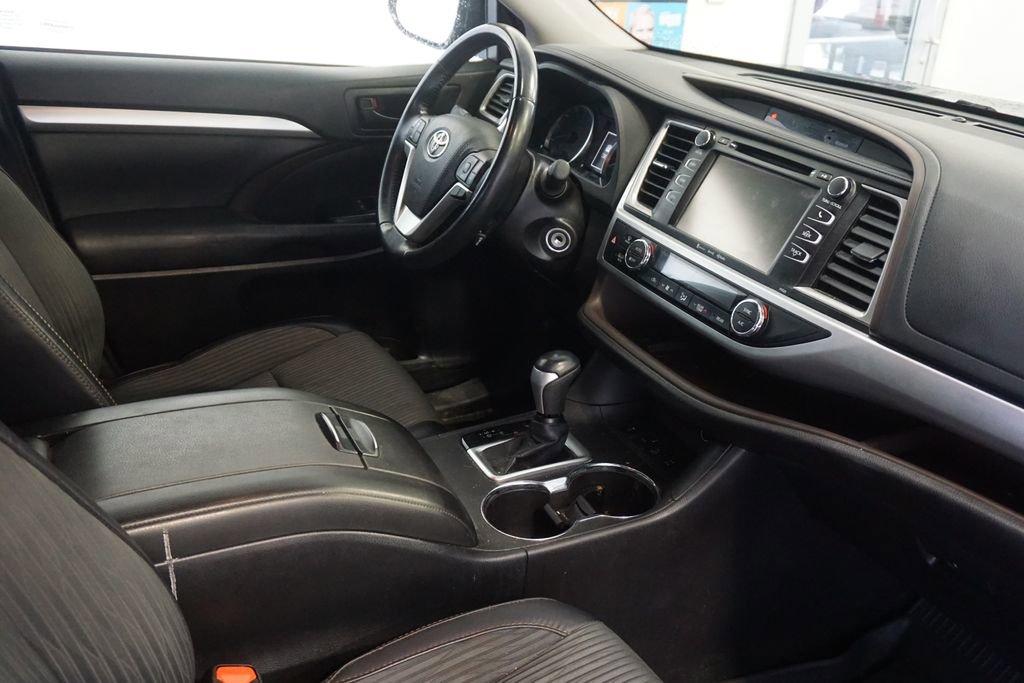 Used 2018 Toyota Highlander Plus AWD/4WD image 23