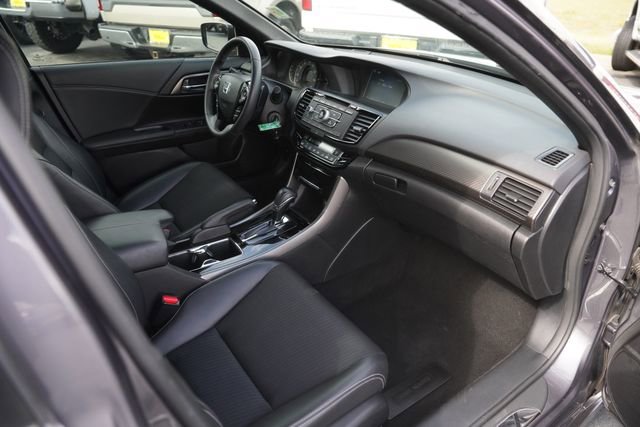 Used 2016 Honda Accord Sport image 17