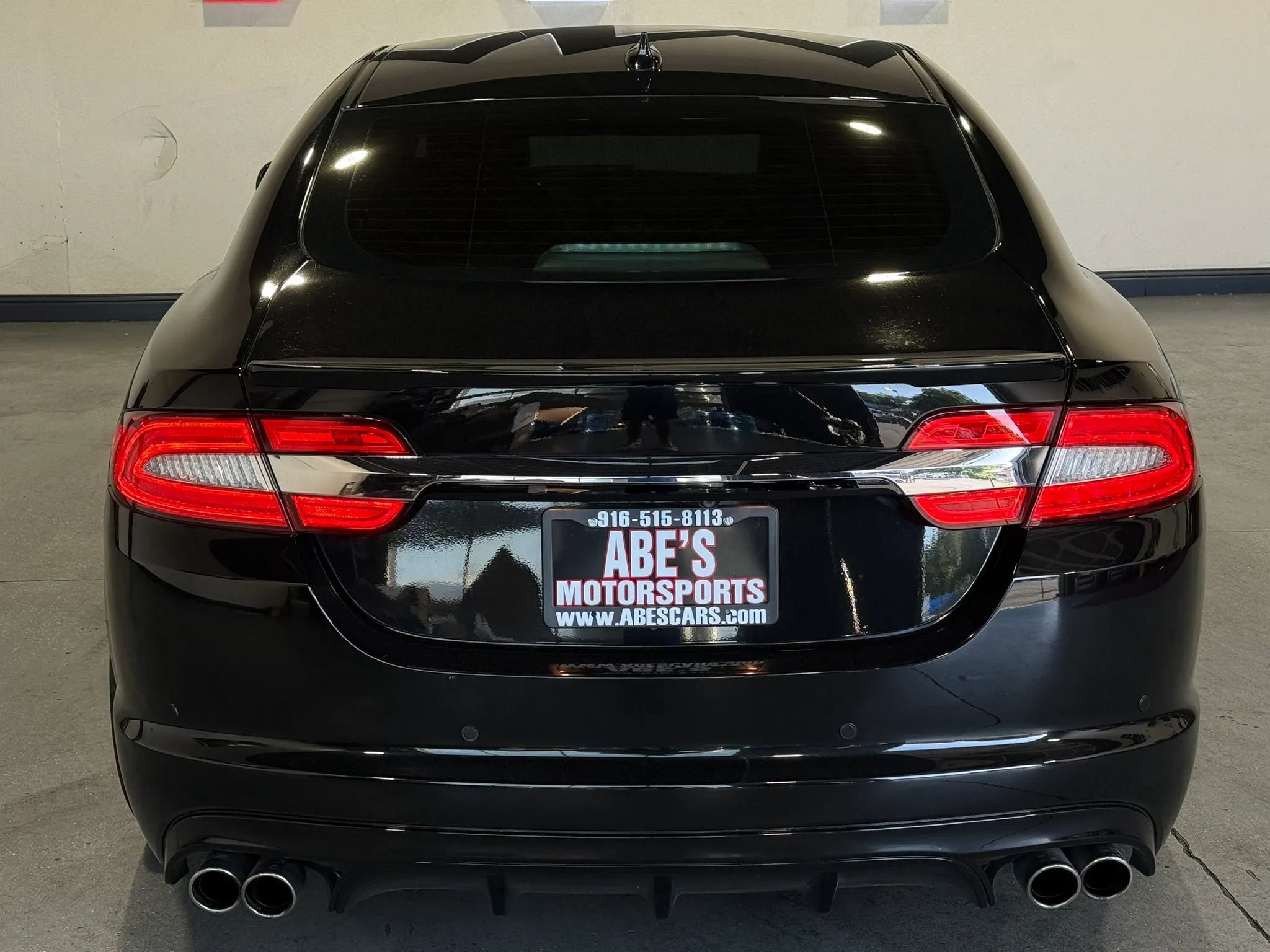 Used 2014 Jaguar XF R RWD image 5