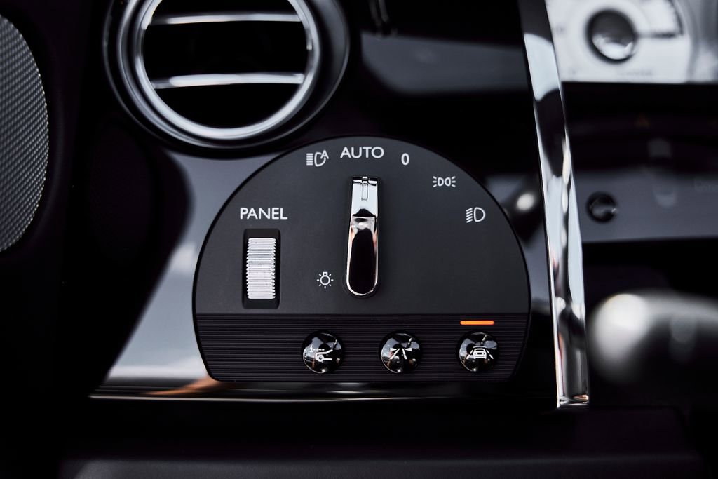 Used 2018 Rolls-Royce Dawn RWD image 47